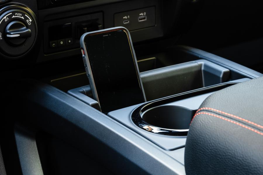 Детали интерьера Nissan Titan XD PRO-4X Crew Cab 2019 года  (фото 7 из 34)